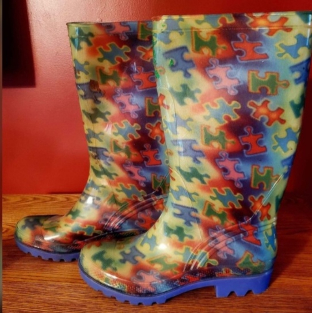 Size 9 women's Rain Boots. Autism Speaks.